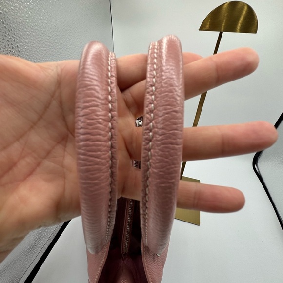 Tod's Pink Very Soft Pebbled Leather Tote with Elegant Design - Picture 6 of 14